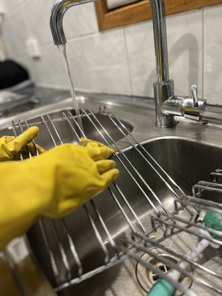 Sweeping Under Racks End of Tenancy Oven Cleaning: How to Pass Agent Inspection