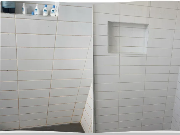 End of lease shower tile cleaning results by O2OCleaning Melbourne